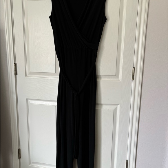 NWT Annalee + Hope Jumpsuit black Sleeveless Faux Wrap V Neck Sz L - Picture 5 of 7